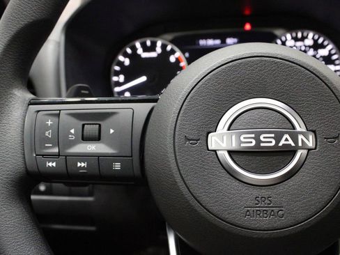 Used 2022 Nissan Rogue SV image 23