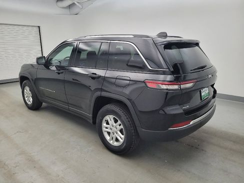 Used 2023 Jeep Grand Cherokee Laredo w/ Luxury Tech Group I AWD/4WD image 3