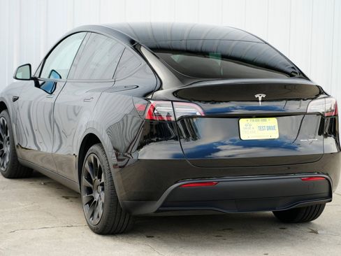 Used 2023 Tesla Model Y Long Range image 54