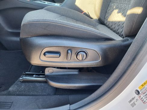 Used 2024 Chevrolet Equinox LT image 26