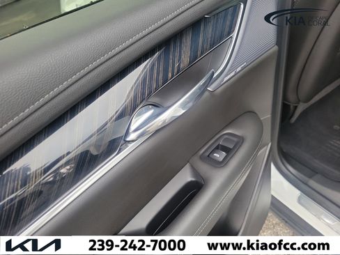 Used 2021 Cadillac XT6 Premium Luxury AWD/4WD image 13