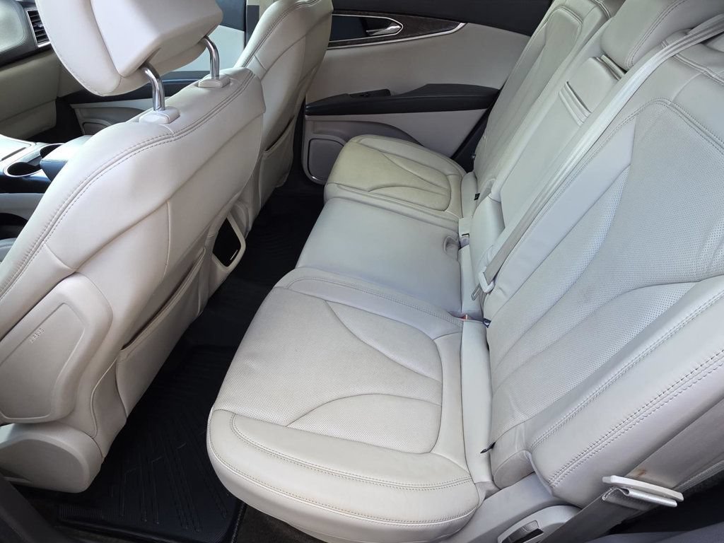 Used 2016 Lincoln MKX Reserve FWD image 10