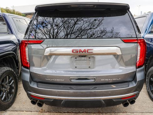 Used 2021 GMC Yukon Denali w/ Denali Premium Package image 10