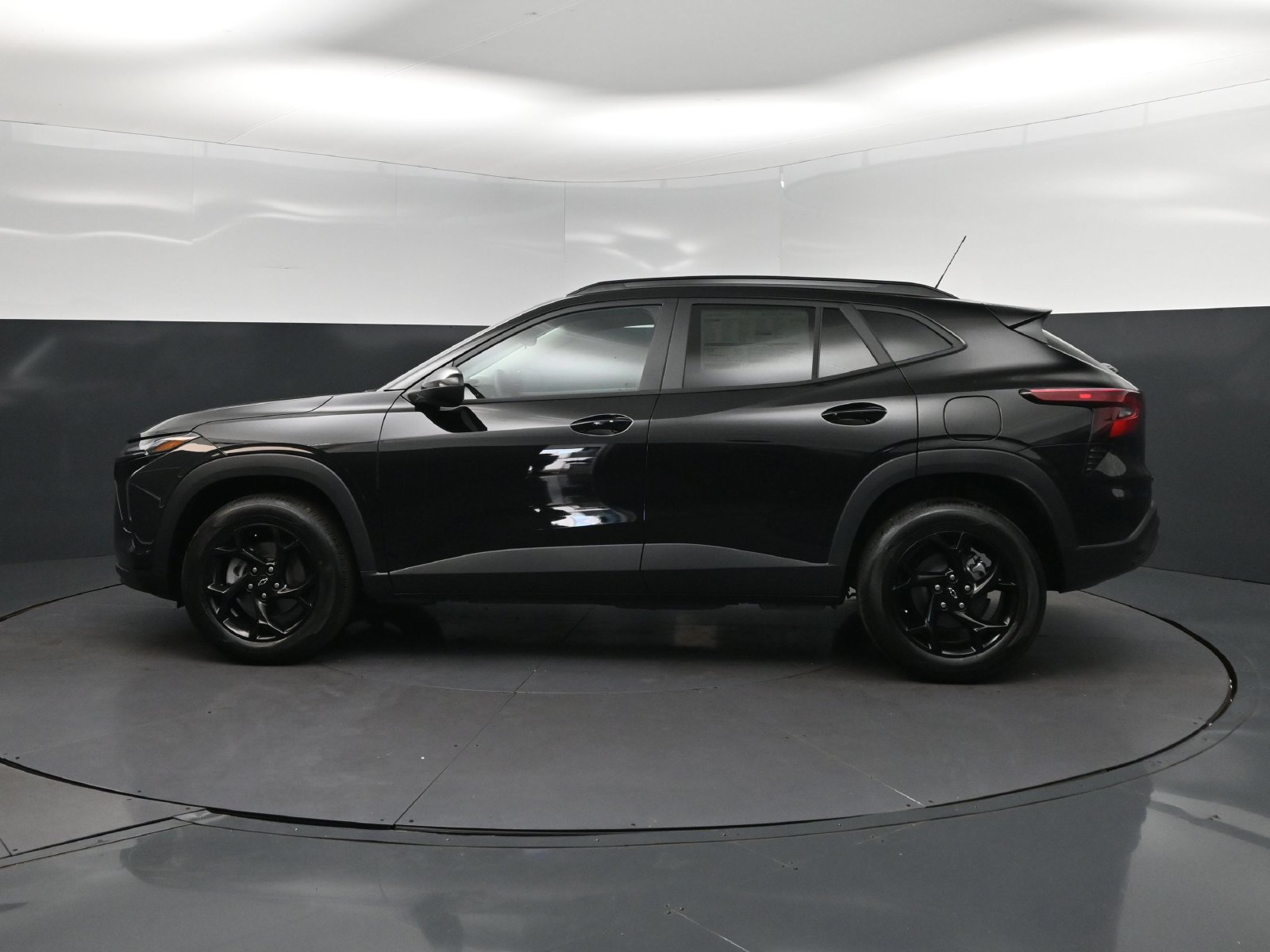 New 2026 Chevrolet Trax LT w/ Midnight Edition FWD image 4