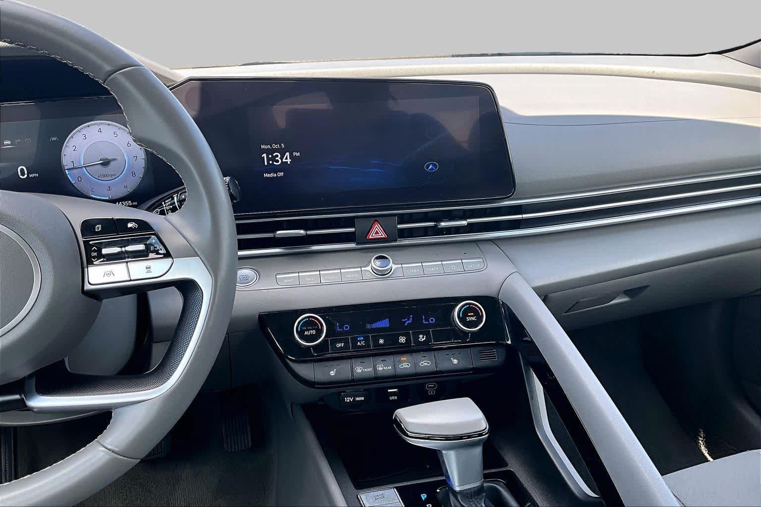 Certified 2025 Hyundai Elantra SEL FWD image 7
