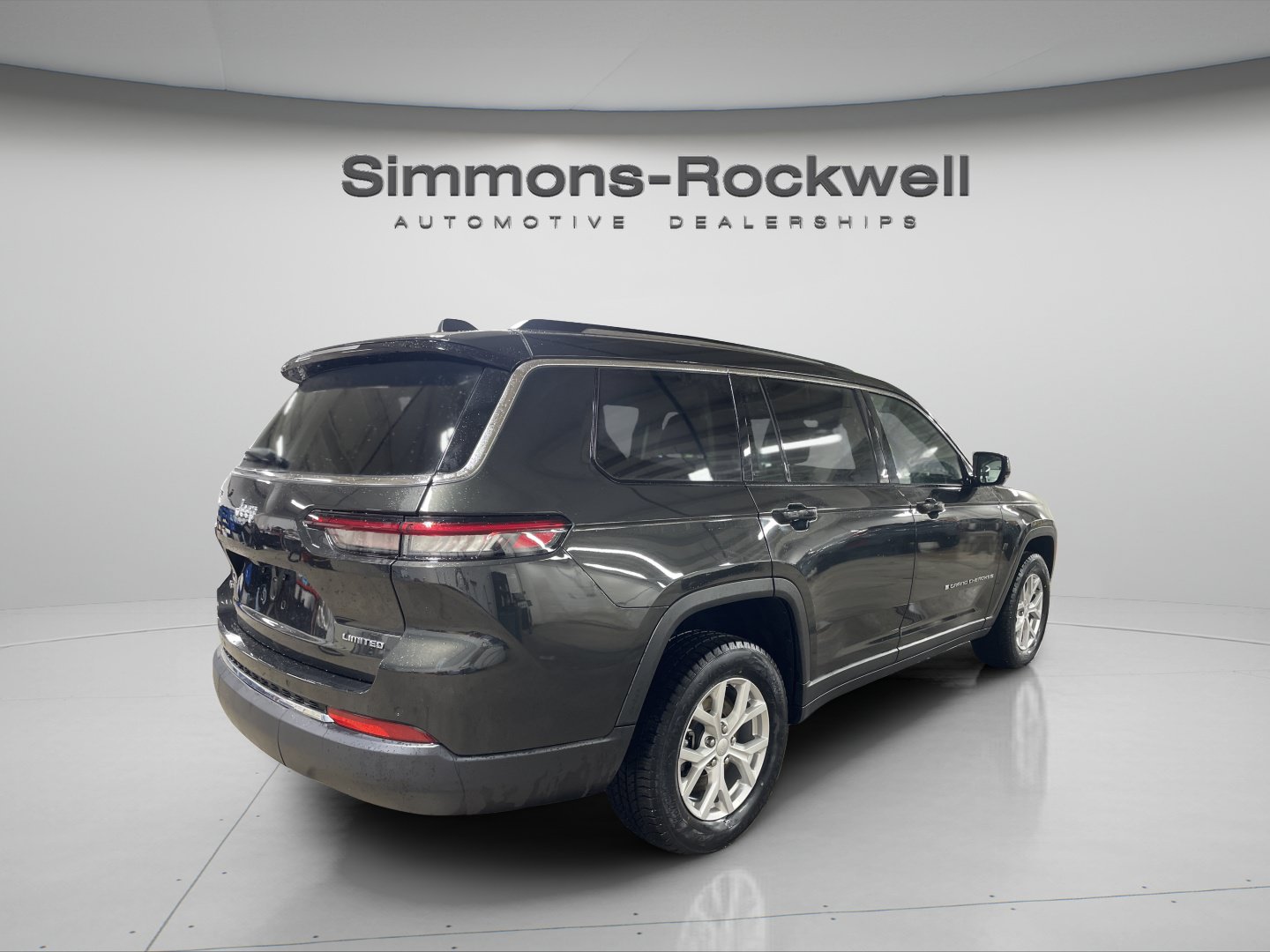 Used 2024 Jeep Grand Cherokee L Limited AWD/4WD image 5
