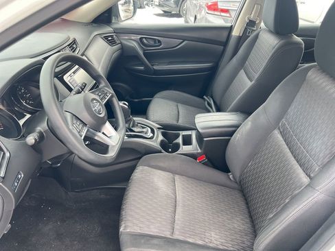 Certified 2020 Nissan Rogue S image 4
