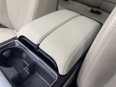 Used 2022 Land Rover Range Rover Velar R-Dynamic S image 69