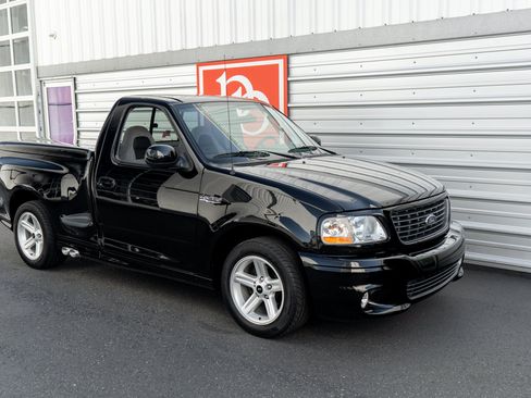 Used 2004 Ford F150 Lightning RWD image 35