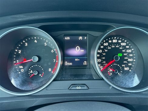 Used 2020 Volkswagen Tiguan SE w/ Panoramic Sunroof Package image 10