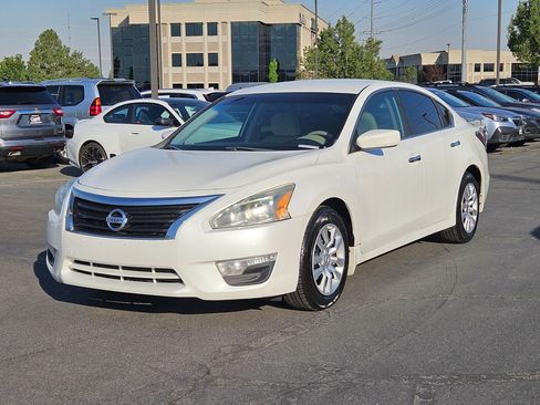 Used 2014 Nissan Altima 2.5 S w/ Display Audio Package FWD image 10