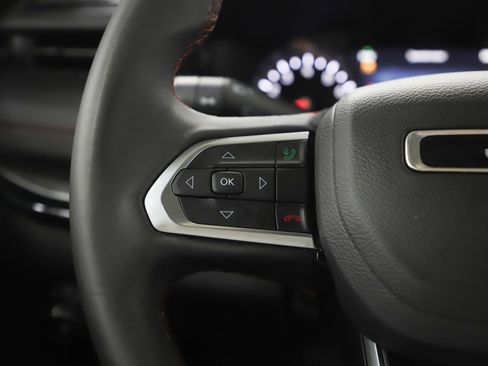 Used 2025 Jeep Compass Trailhawk image 25