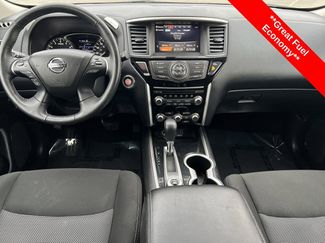 Used 2020 Nissan Pathfinder SV video 2