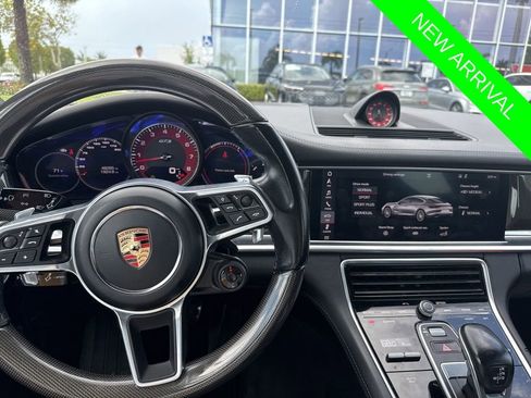 Used 2019 Porsche Panamera GTS image 2