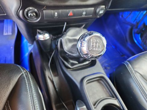 Used 2016 Jeep Wrangler Sahara w/ Connectivity Group image 21