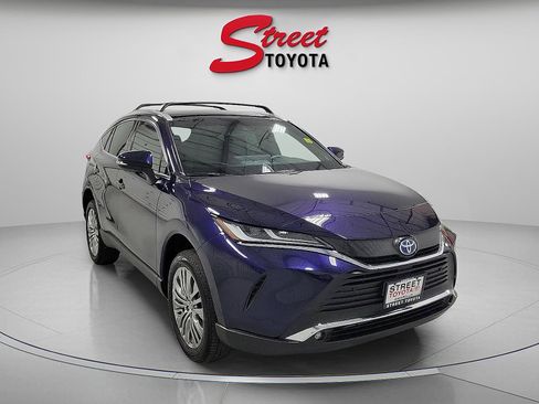 Certified 2024 Toyota Venza XLE image 5