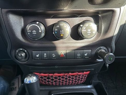 Used 2018 Jeep Wrangler Unlimited Rubicon image 17