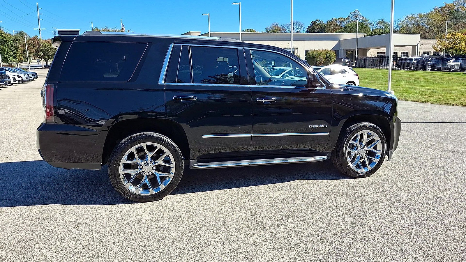 Used 2018 GMC Yukon Denali w/ Open Road Package AWD/4WD image 9