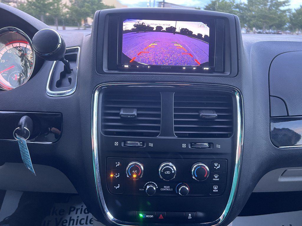 Used 2017 Dodge Grand Caravan SE FWD image 21