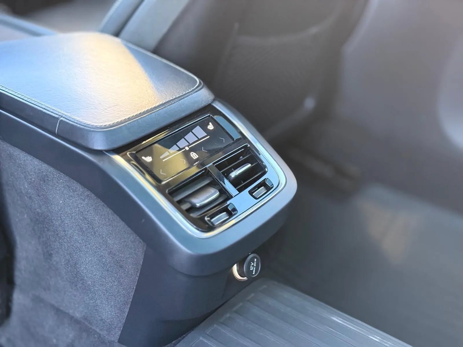 Used 2018 Volvo V90 T6 Cross Country w/ Convenience Package AWD/4WD image 26