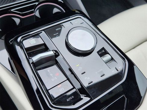 Used 2026 BMW 530i xDrive w/ M Sport Package AWD/4WD image 17