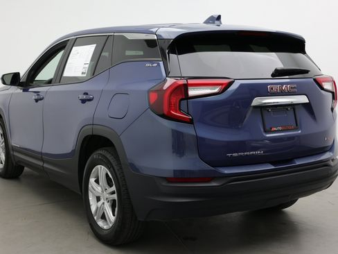 Used 2024 GMC Terrain SLE FWD image 5