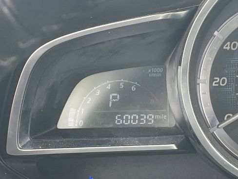 Used 2016 Toyota Yaris L image 9