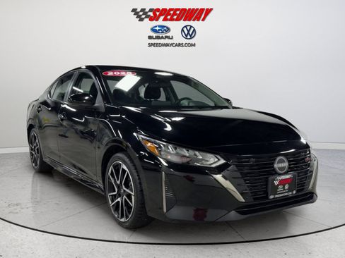 Used 2025 Nissan Sentra SR FWD image 2