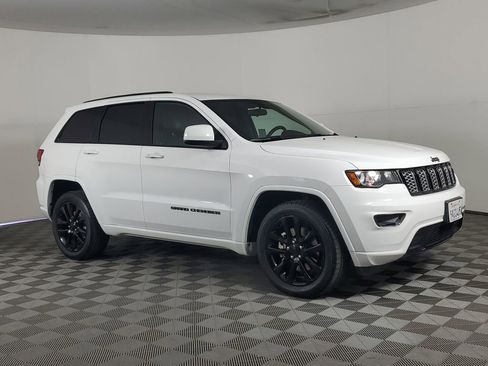 Used 2021 Jeep Grand Cherokee Laredo X RWD image 2