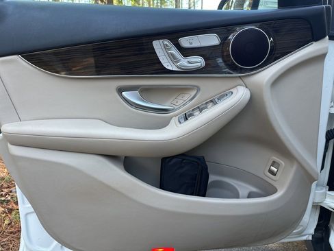 Used 2021 Mercedes-Benz GLC 300 image 20