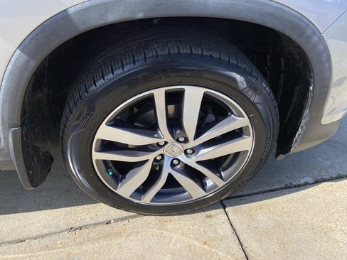 Used 2018 Honda Pilot Touring image 32