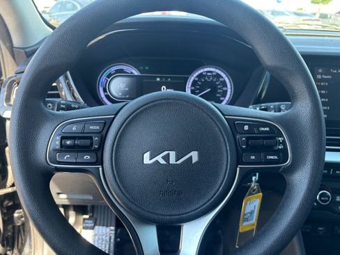 Used 2022 Kia Niro LX image 28