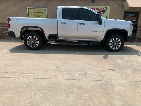 Used 2022 Chevrolet Silverado 2500 Custom w/ Custom Value Package AWD/4WD image 6