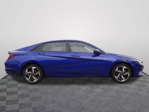 Used 2023 Hyundai Elantra SEL w/ Convenience Package FWD image 4