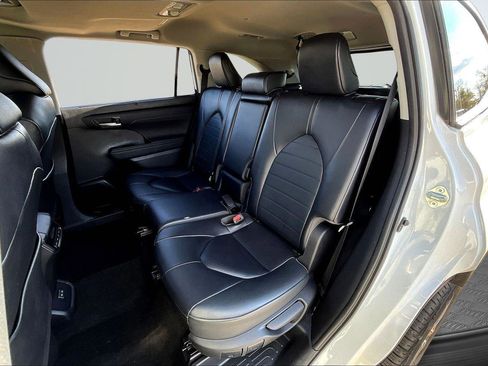 Used 2023 Toyota Highlander XLE image 26
