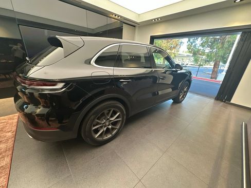 Certified 2024 Porsche Cayenne AWD/4WD image 3