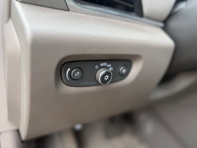 Used 2020 Chevrolet Traverse LT FWD image 52