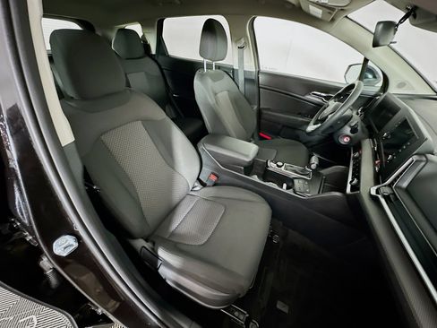 Used 2025 Kia Sportage LX image 29