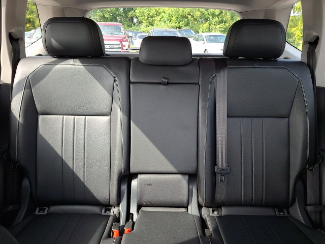 Used 2024 Volkswagen Tiguan SE AWD/4WD image 19