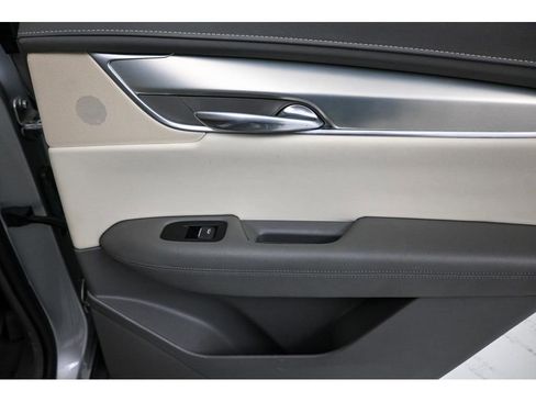 Used 2017 Cadillac XT5 Luxury w/ Driver Awareness Package image 19