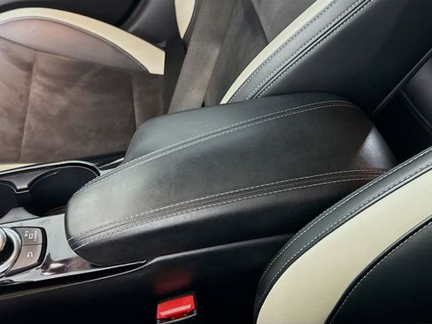 Used 2017 INFINITI QX30 Sport FWD image 18
