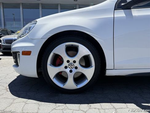 Used 2011 Volkswagen Golf 2-Door FWD image 18