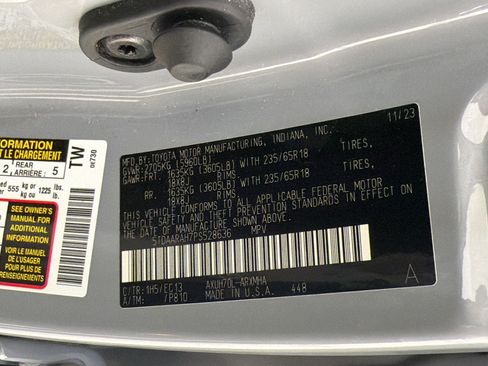 Used 2023 Toyota Highlander Bronze Edition FWD image 23