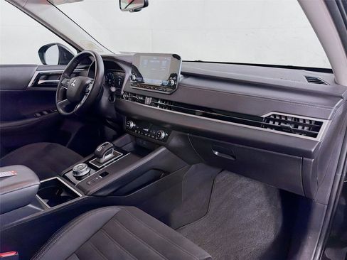 Used 2023 Mitsubishi Outlander SE AWD/4WD image 32