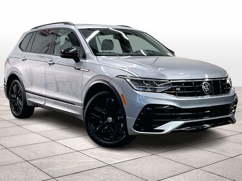 Used 2022 Volkswagen Tiguan SE R-Line image 2