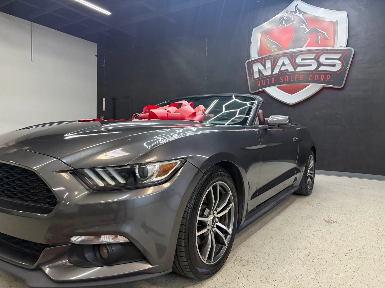 Used 2016 Ford Mustang Premium RWD image 3