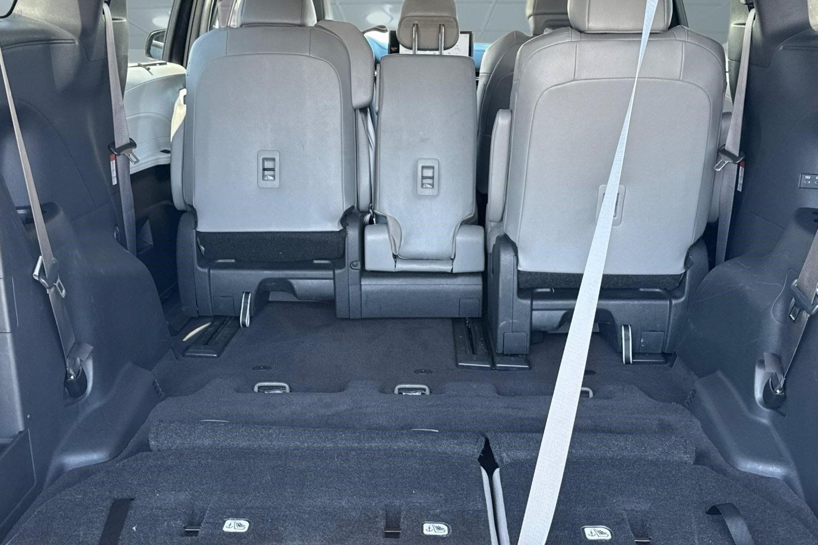Used 2025 Toyota Sienna XLE FWD image 29