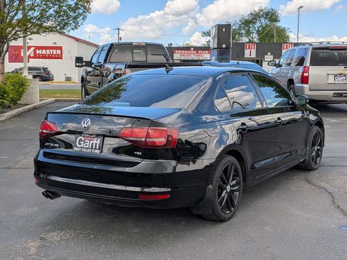 Used 2018 Volkswagen Jetta Sport FWD image 3