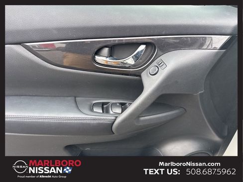 Used 2017 Nissan Rogue S image 19