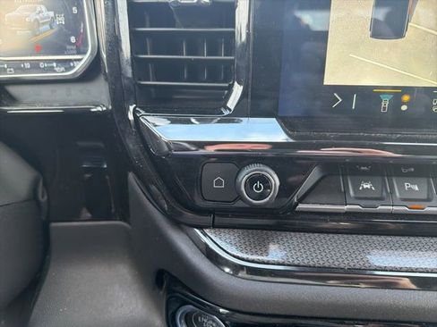 Used 2023 Chevrolet Silverado 1500 ZR2 w/ Technology Package AWD/4WD image 27